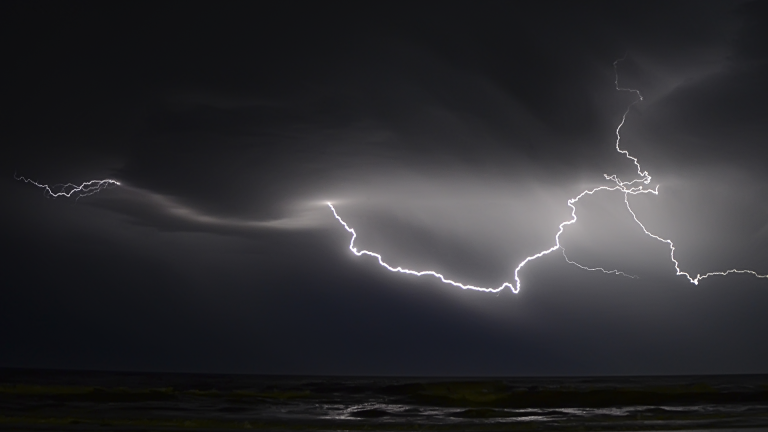 thunderbolt-1905603_1920